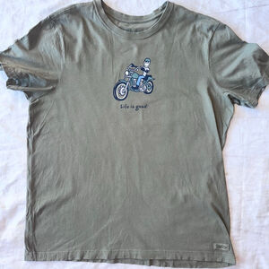 NWOT Men’s Size Large Life Is Good SS Crusher TShirt Olive Green Motocycle Theme